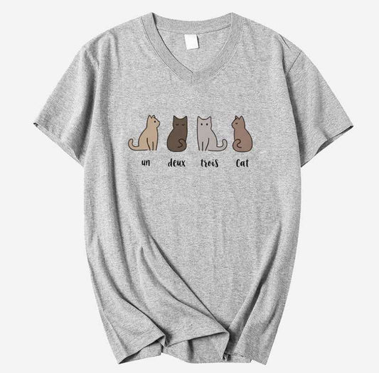 Un Deux Trois Cat With Color V-Neck