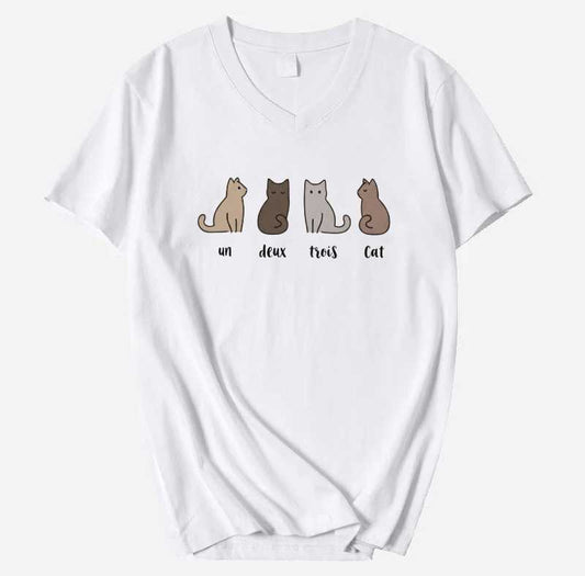 Un Deux Trois Cat With Color V-Neck